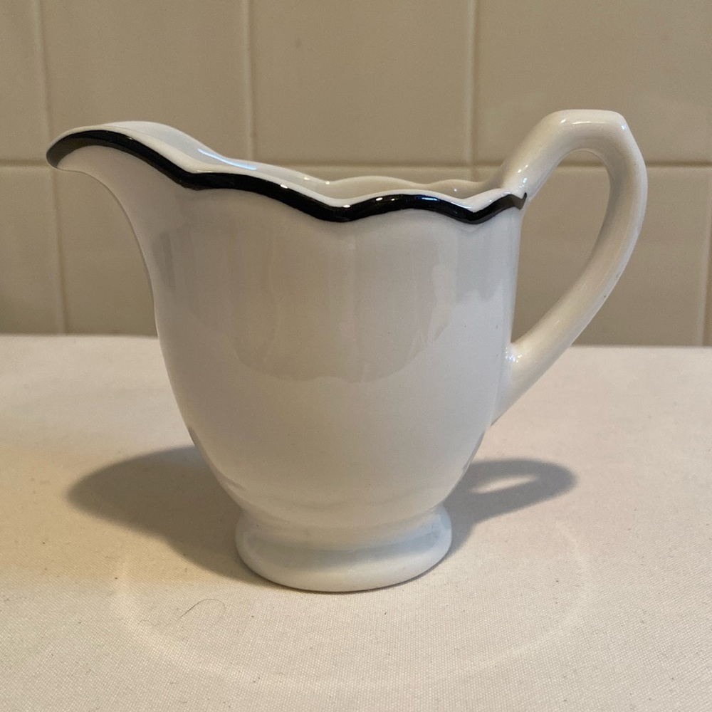🌺Syracuse China small white creamer pitcher black trim, scalloped edge